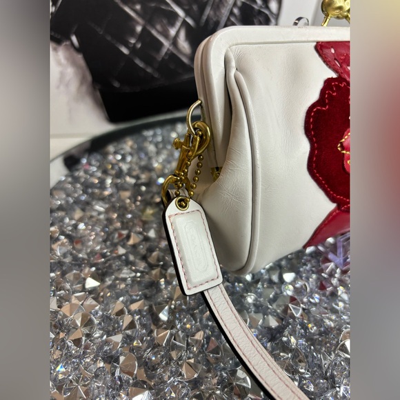 Coach 05’ poppy floral appliqué vintage RARE Poppy for Peace Kisslock EUC - Picture 7 of 16